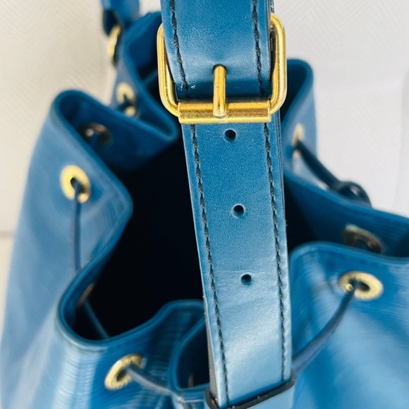 LV Authentic Epi Noe Bucket Bag (code AR0934) - Very Good - Picture 4 of 10